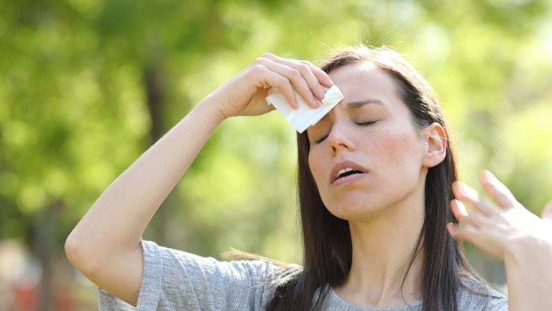 Tradiții și remedii populare: 7 leacuri din bătrâni pentru combaterea transpirației excesive