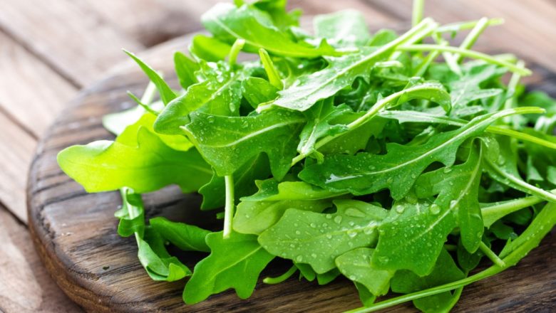 Rucola: Beneficiile Surprinzătoare ale Acelei Salate Verde în Dietele Moderne și în Tratarea Infecțiilor