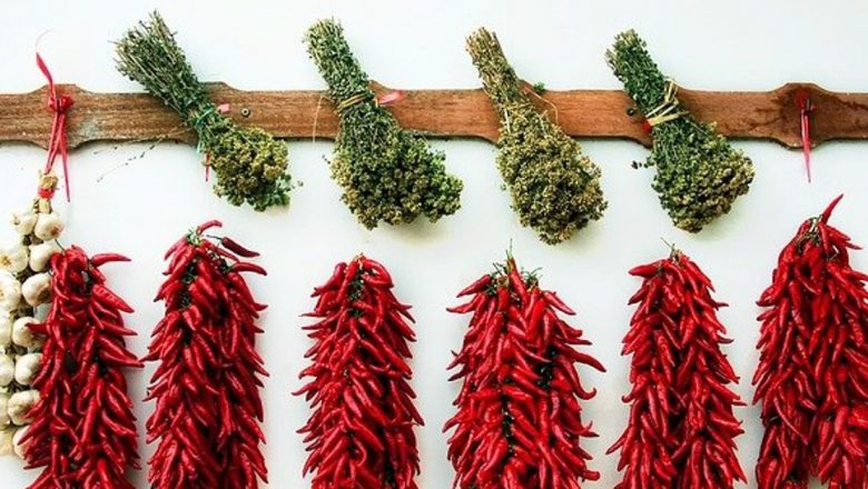 Beneficiile Mâncării Picante: Efecte Pozitive Asupra Sănătății și Siluetei