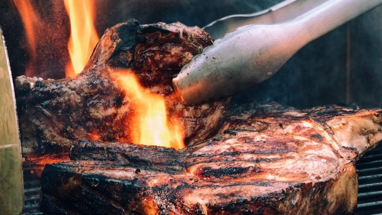 Carnea la Grătar: Beneficii și Riscuri pentru Sănătate în Contextul Alimentației Moderne