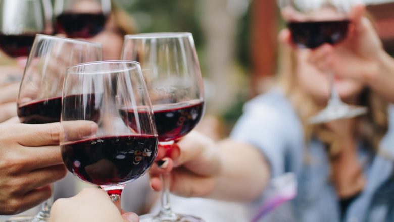 Beneficiile Vinului pentru Sănătate: Un Ghid Complet asupra Efectelor Pozitive ale Consumul Moderat