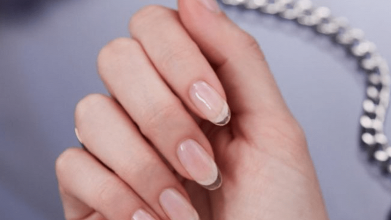 Manichiura cu Acril versus Manichiura cu Gel: Ghidul Complet pentru Alegeri Corecte