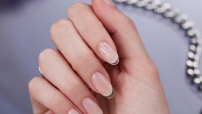 Manichiura cu acril versus manichiura cu gel: Cum să alegi cea mai potrivită opțiune pentru tine