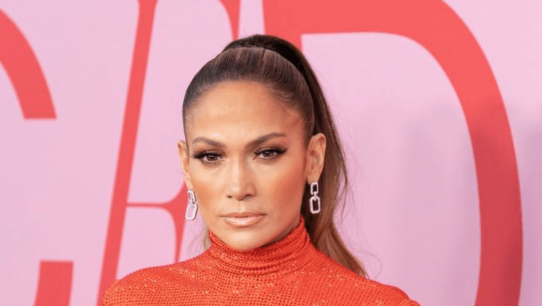 Secretele tinereții eterne: Cum reușește Jennifer Lopez să arate fabulos la 50 de ani