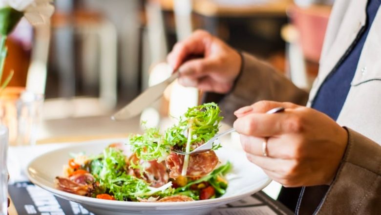 Strategii Eficiente pentru a Slăbi După Vacanță: Perspective de la Nutriționista Cori Grămescu