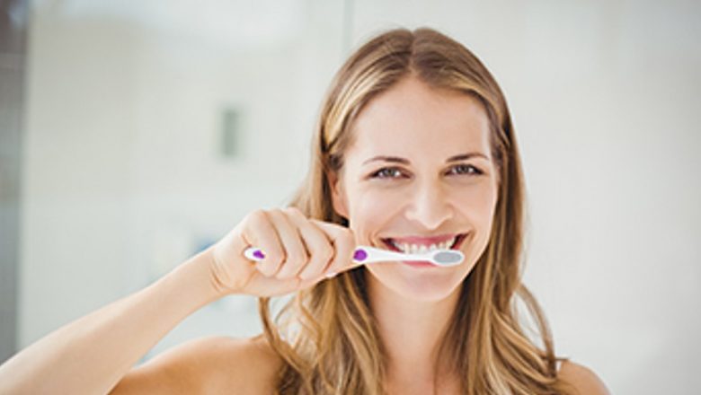Prevenirea plăcii bacteriene dentare: Ghid complet pentru o sănătate orală optimă