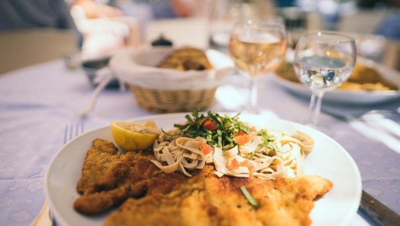 Cum să te bucuri de un șnițel fără regrete: Sfaturi de la nutriționista Mihaela Bilic