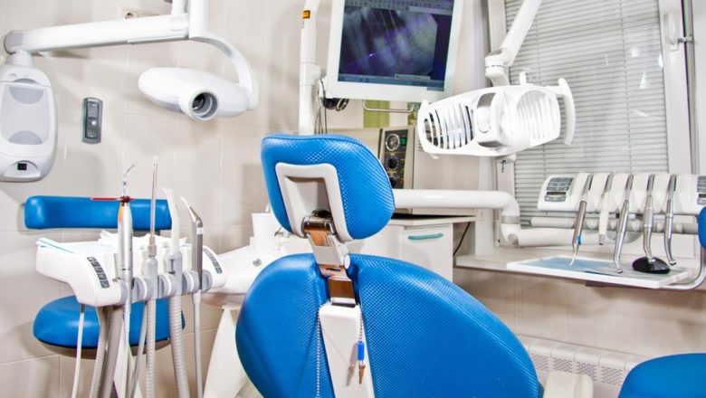 Stomatologia în Era Tehnologiei: Revoluția Digitală și Impactul Asupra Sănătății Orale