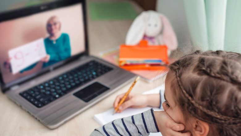 Implicarea Părinților în Educația Online: Cheia pentru Absolvirea cu Succes a Școlii în Perioada Pandemiei