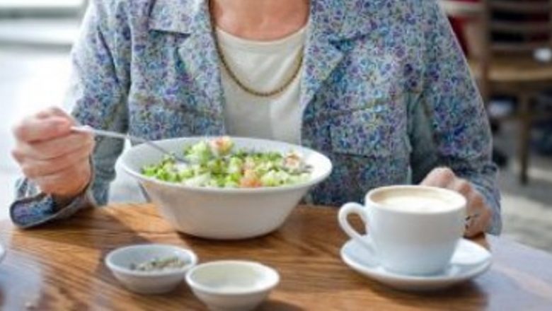 Importanța Calciului și Vitaminei B12 în Alimentația Vârstnicilor: O Necesitate pentru Sănătate și Longevitate
