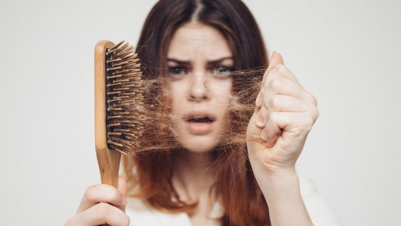 Căderea părului: O oglindă a sănătății tale interioare