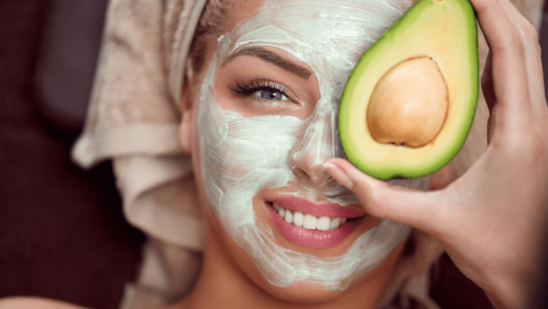 Masca Minune cu Avocado și Banana: Soluția Naturală pentru Tenul Ușcat și Liniile Fine