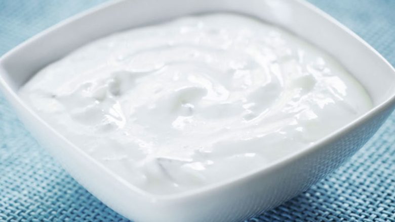 Descoperă magia uleiului de cocos: Cum o mască naturală poate revitaliza părul deteriorat
