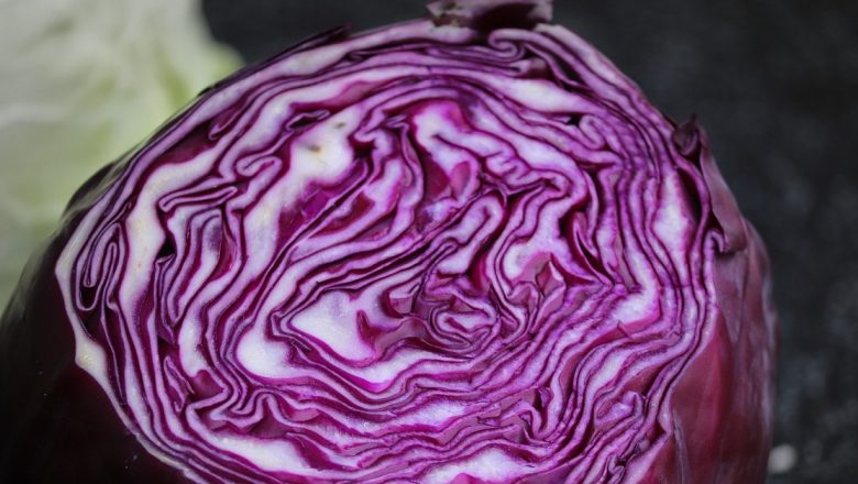 Varza roșie: Superalimentul care întărește imunitatea și combate afecțiunile digestive