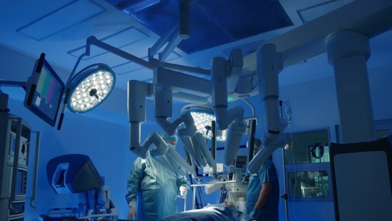 Hernia Abdominală: Cauze, Tratament și Inovații Chirurgicale în 2023
