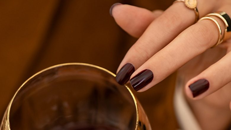 Tendințe de Manichiură pentru Sărbători: Eleganță și Creativitate în Sezonul Festiv