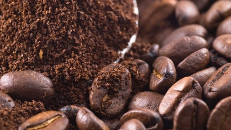 Descoperă Beneficiile Neștiute ale Zațului de Cafea: De la Frumusețe la Grădinărit