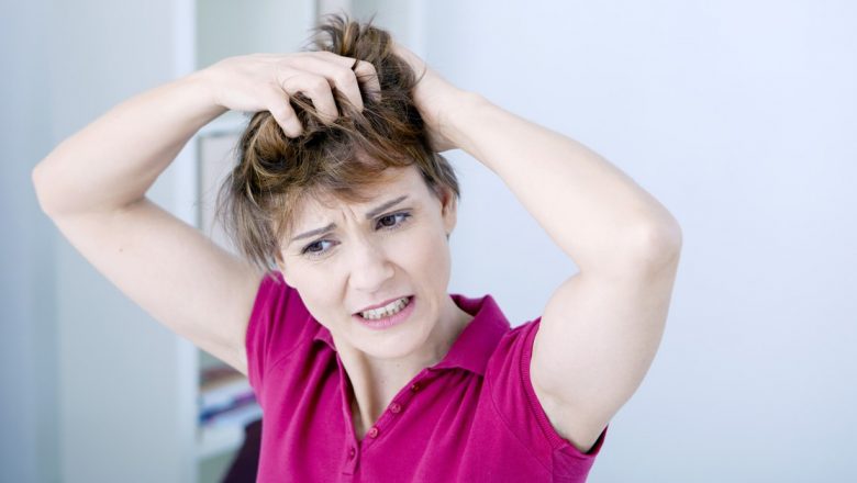 Strategii eficiente pentru gestionarea psoriazisului la scalp: O abordare detaliată