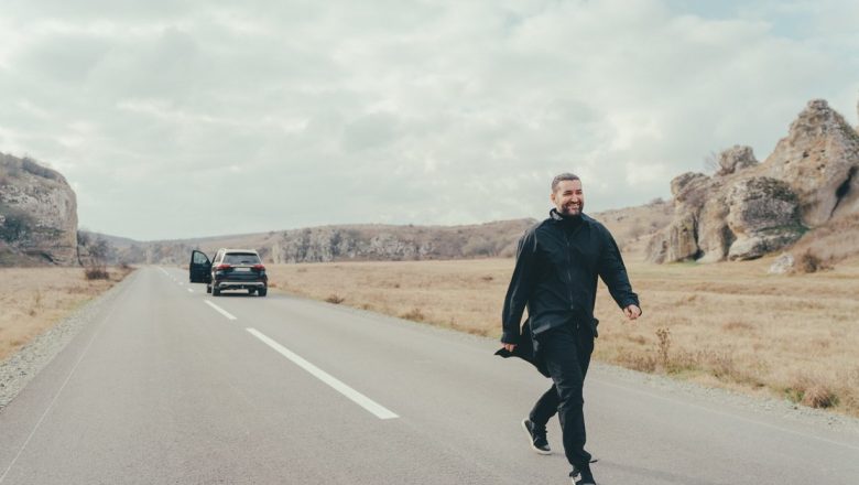 Explorarea Profundă a Temelor din “Purtat de Vânt”: Smiley și Gina Pistol în Noua Aventură Muzicală