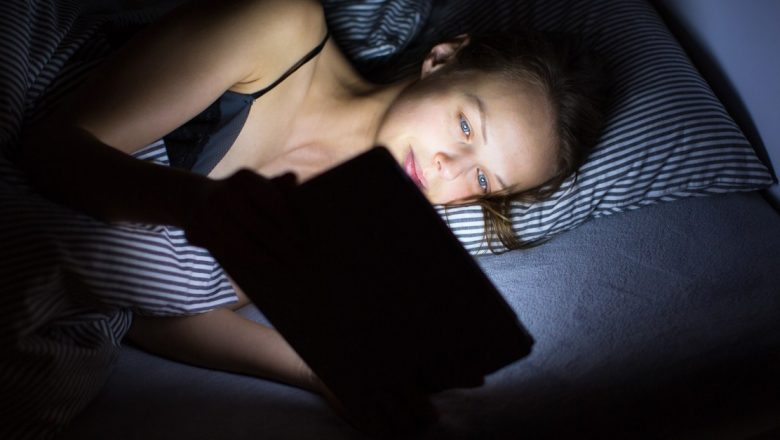 Alimentația și Somnul: Cum Legumele și Fructele Pot Combate Insomnia