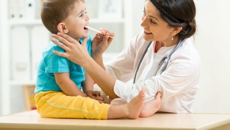 Roșu în gât la copii: Cauze, diagnostic și tratament eficient