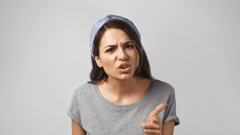 Înțelegerea Sindromului Premenstrual: Cauze, Simptome și Soluții Eficiente pentru Femei