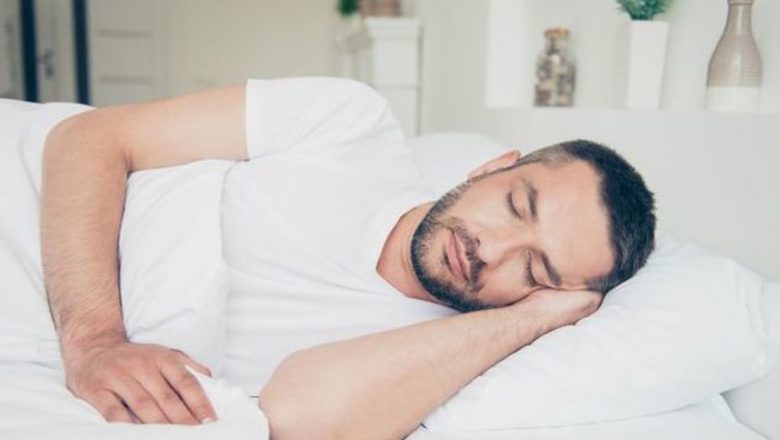 Impactul poziției de dormit asupra sănătății cerebrale: Poziția laterală ca protector împotriva bolii Alzheimer