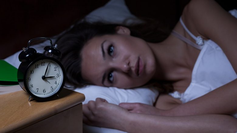 Somnul și Dieta: Cum Alimentele Ne Influentează Somnul și Sănătatea Generală