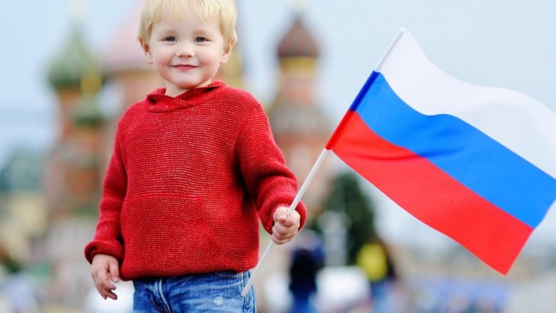 Propaganda în Școlile Ruse: Cum Putin Îndoctrinează Generația Tânără prin Educație