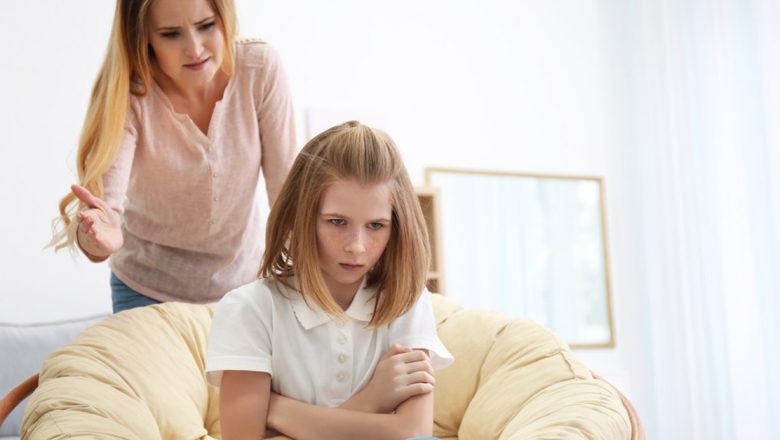 Criza adolescenței: Cum să navigăm prin tumultul emoțional al tinerilor în era modernă