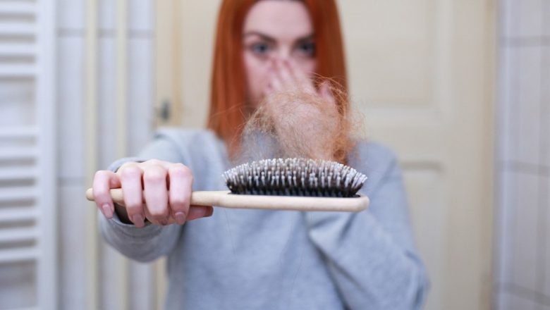 Cele 5 vitamine esențiale care previn și combat căderea părului: Ghid complet pentru un păr sănătos