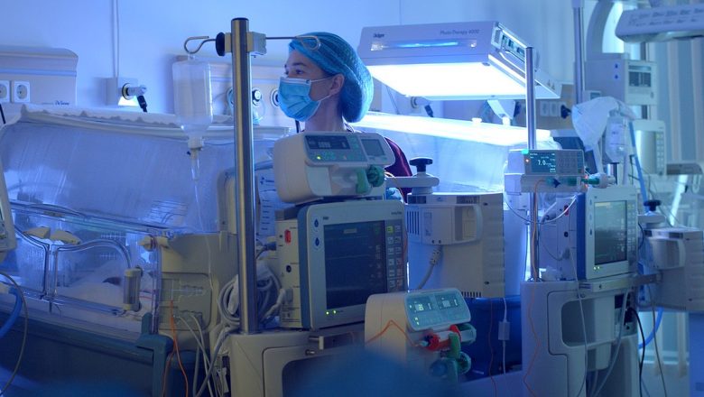 Îngrijirea Nou-Născutului: O Privire Detaliată Asupra Neonatologiei și Terapiei Intensive Neonatoale