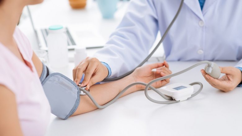 Hipertensiunea arterială și beneficiile sucului de rodie: O analiză detaliată