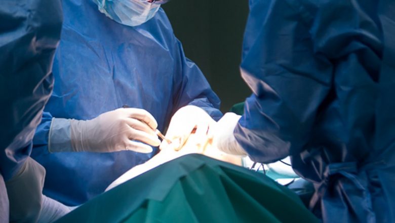 Revoluția Chirurgicală: Operația Minim-Invazivă de Înlocuire a Articulației Șoldului la Pacienți de 75 de Ani și Impactul Asupra Mobilității