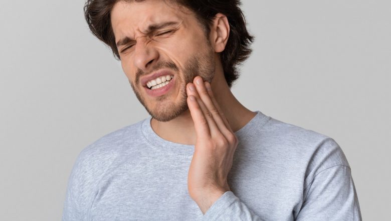Semnele care indică necesitatea unei vizite la medicul stomatolog: Ce trebuie să știi pentru a-ți proteja sănătatea dentară