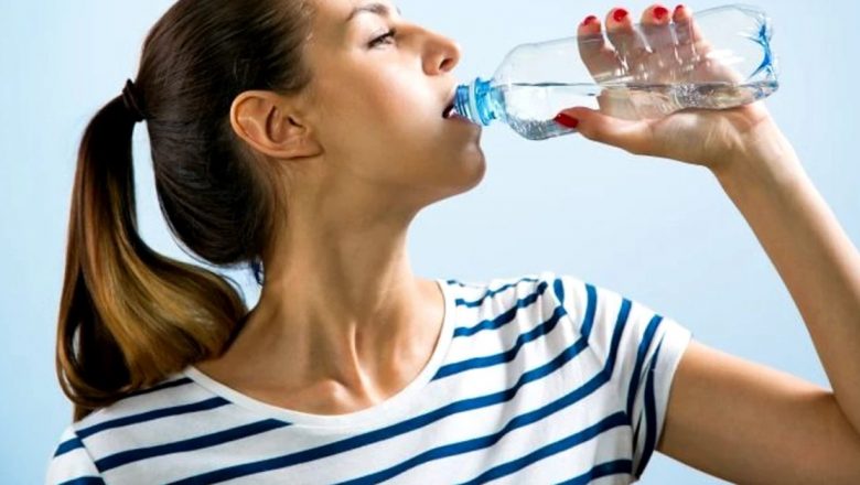 Importanța hidratării și trucuri eficiente pentru a crește consumul zilnic de apă