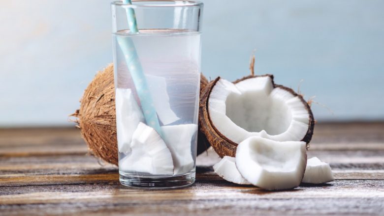 Beneficiile apelor de cocos: O privire detaliată asupra avantajelor acestei băuturi tropicale