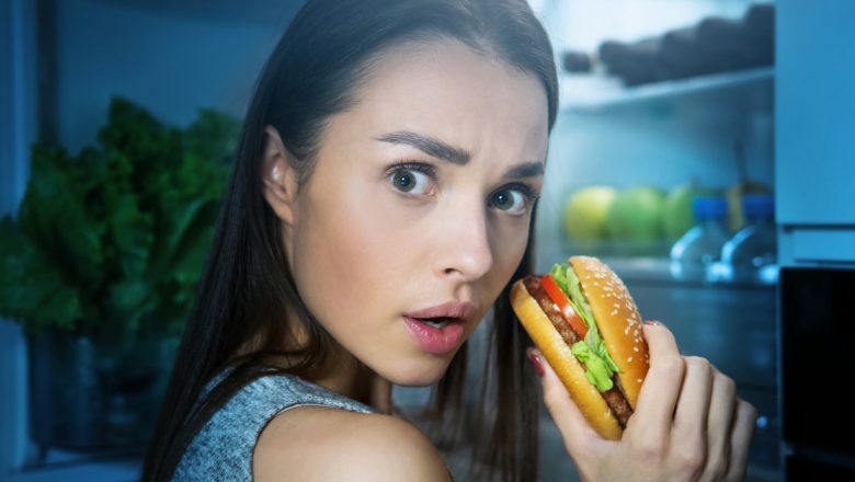 Impactul orei la care mâncăm asupra riscului de cancer: o analiză detaliată