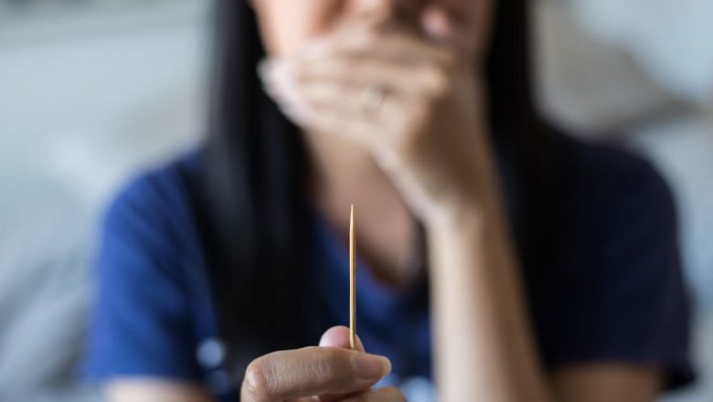 Riscurile utilizării scobitorilor: Ce ar trebui să știi pentru a-ți proteja sănătatea orală