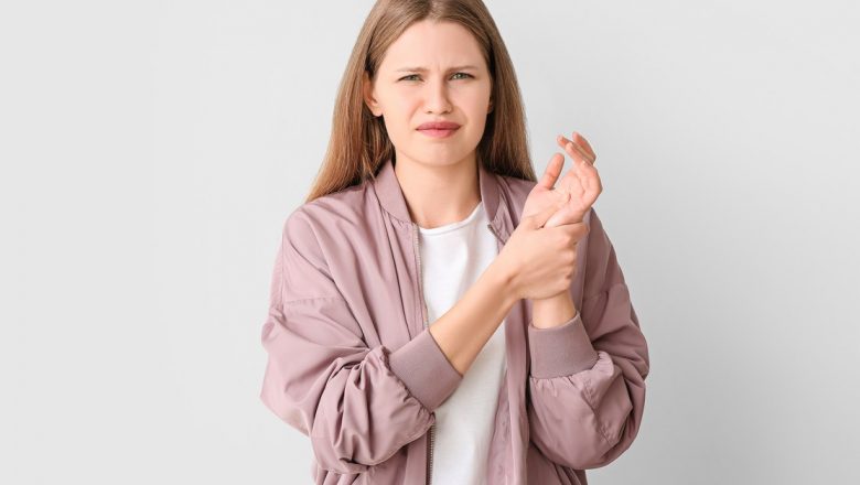 Deficitul de Vitamina B12: Semne, Simptome și Implicații pentru Sănătate