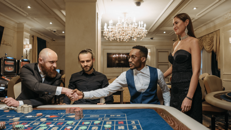 Blackjack vs. Baccarat: Care Joc Oferă Avantaje Mai Mari Jucătorilor?