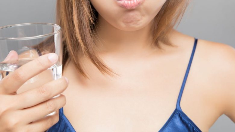 Beneficiile gargarăului cu apă sărată: De ce este un remediu natural esențial pentru sănătatea ta