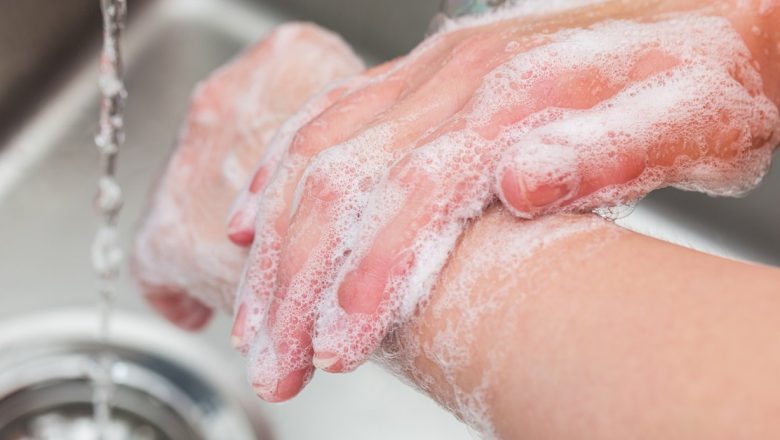 Săpun solid versus săpun lichid: Care este alegerea optimă pentru sănătatea pielii tale?