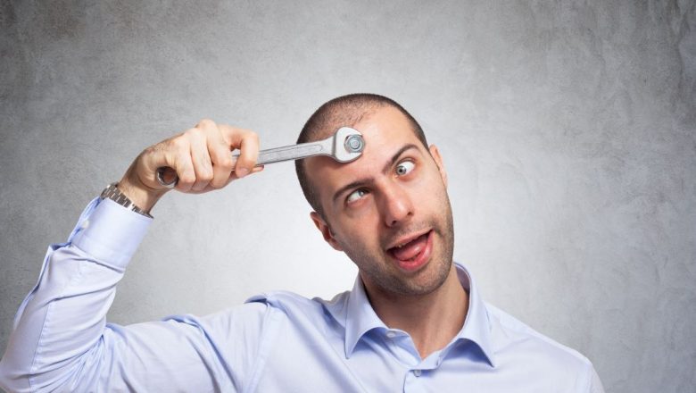 Decodificarea prostiei umane: O analiză psihologică a comportamentului irațional