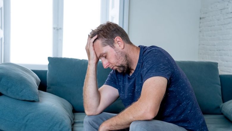 Depresia versus Tristețea: Cum Să Faceți Distincția Într-o Lume Plină de Provocări Emoționale