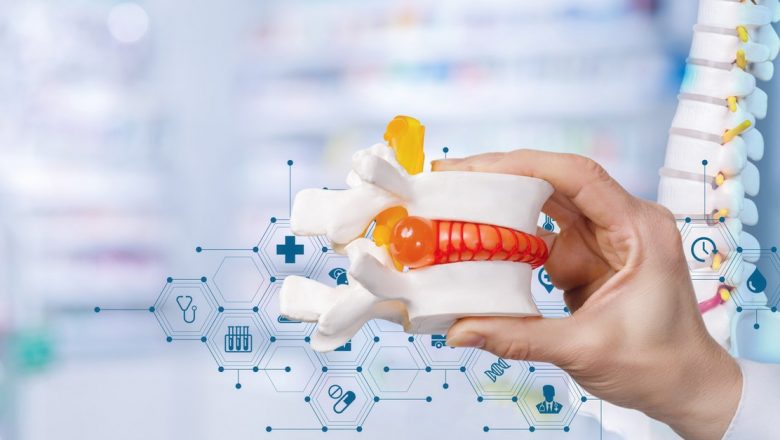 De ce ne micșorăm când îmbătrânim? O privire aprofundată asupra procesului de îmbătrânire și impactul său asupra înălțimii
