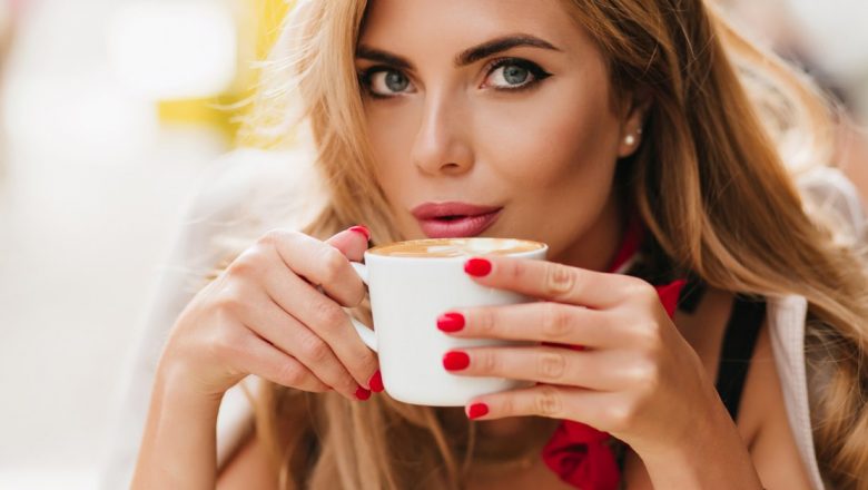 Când Este Cel Mai Bun Moment pentru a Bea Cafea: O Analiză Detaliată a Beneficiilor Cofeinei