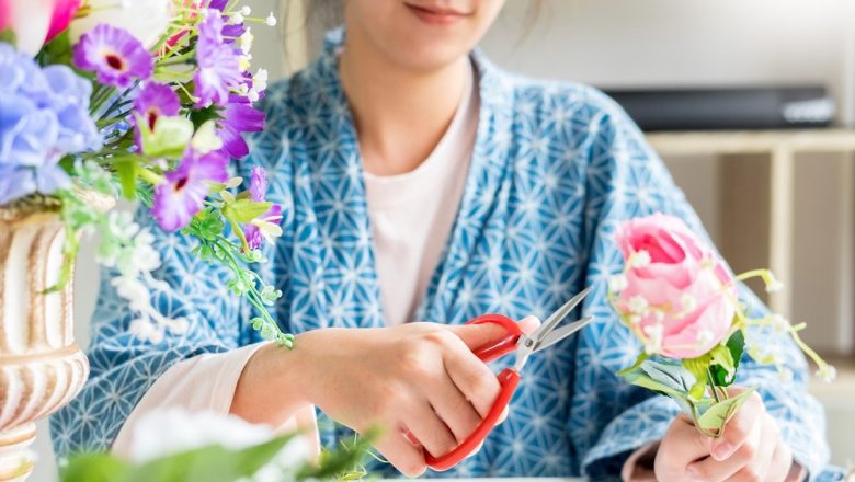 Florile artificiale: Avantajele și Impactul Lor în Designul Interior