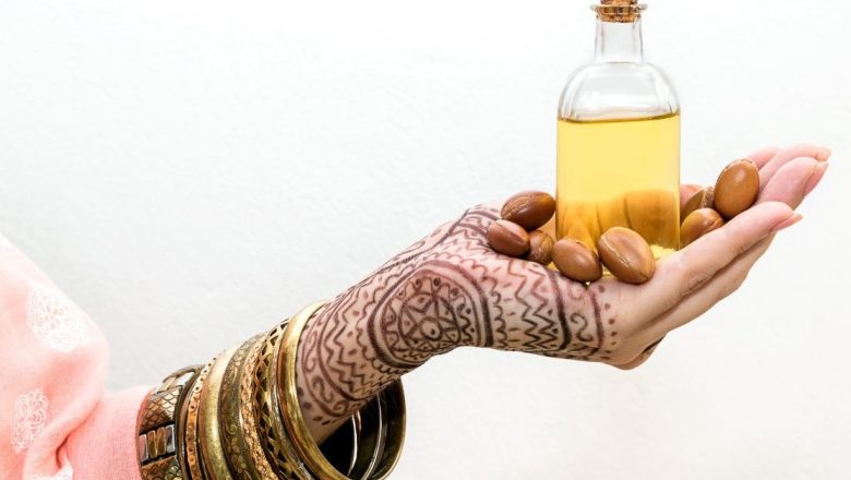 Uleiul de Argan: Aurul Marocului și Beneficiile Sale Nebănuite pentru Piele și Păr