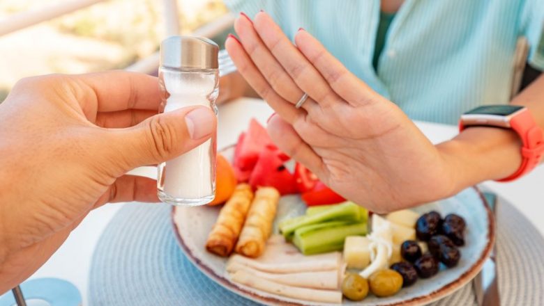 Beneficiile surprinzătoare ale reducerii consumului de sare: Impactul asupra sănătății tale